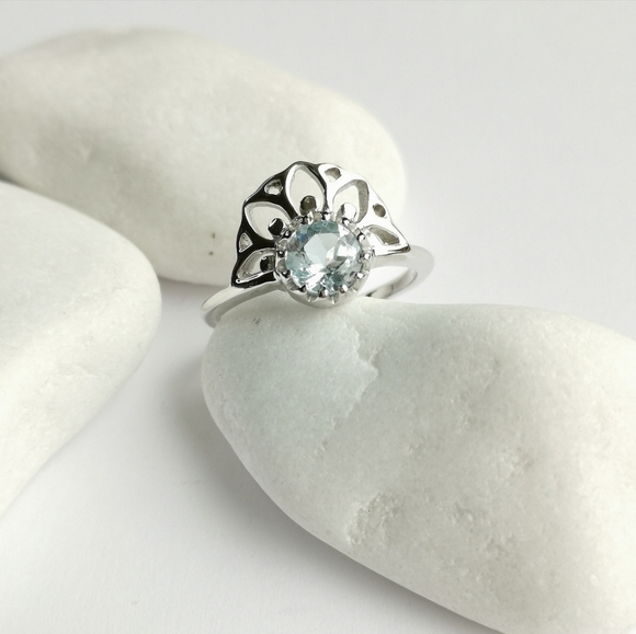 Sky Blue Topaz Ring in Sterling Silver with Lotus Flower tiara size 7 NEW - Picture 7 of 7